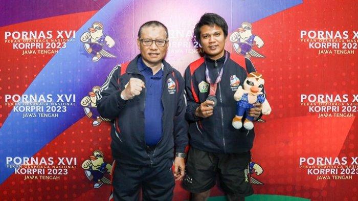 Qattiq koylaklardagi katta dumbalarning fotosuratlari