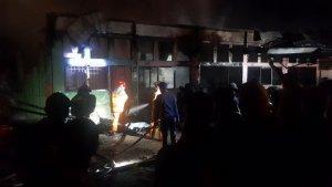 22-Los-Pedagang-di-Pasar-Pelelangan-Ikan-Sodohoa-Kendari-Sulawesi-Tenggara-Terbakar.jpg