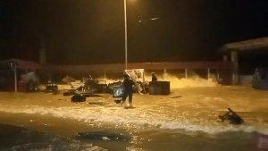 25122022-Banjir-Rob-pasar-wameo.jpg