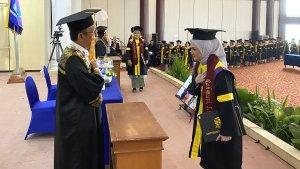270-Lulusan-UT-Kendari-Tahap-I-Tahun-2025-Diharapkan-Dapat-Beradaptasi-dengan-Perkembangan-Zaman.jpg