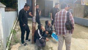 3-pemuda-di-puuwatu-kendari-ditangkap-polisi-gegara-lakukan-pungli-modul-perbaikan-jalan-rusak.jpg