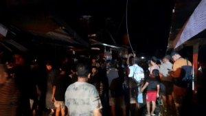 4-Mobil-Damkar-Diturunkan-Padamkan-Kebakaran-Dua-Rumah-di-Benu-Benua-Kendari-Tidak-Ada-Korban-Jiwa.jpg