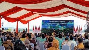 9-Gubernur-se-Indonesia-Tanda-Tangani-Naskah-Komitmen-Rehabilitasi-Mangrove-di-HPN-2022-Kendari.jpg