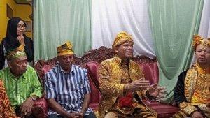 Aksi-Protes-Majelis-Adat-Kerajaan-Nusantara-Muna-Saat-Pelantikan-DPD-KKST-Maluku-Tengah.jpg