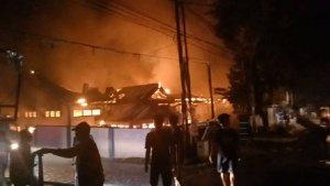 Angin-Kencang-Picu-Api-Cepat-Hanguskan-Seluruh-Bangunan-Eks-KPPN-Baubau-Sulawesi-Tenggara.jpg