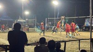 Antusias-Warga-Konawe-Nonton-Pertandingan-Bola-Voli-Pandegara-David-Fansclub-Melaju-ke-Babak-Final.jpg