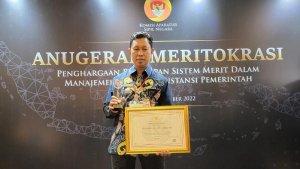Anugerah-Meritokrasi-2022-Asmawa-Tosepu.jpg