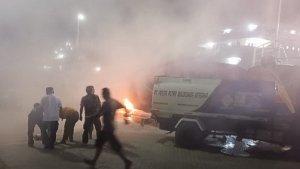 BREAKING-NEWS-Muncul-Percikan-Api-di-Truk-Tangki-Solar-Penumpang-Kapal-Malam-Kendari-Berhamburan.jpg