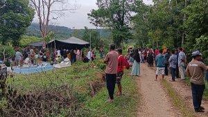 BREAKING-NEWS-Pengendara-Motor-Tertimpa-Pohon-di-Konawe-saat-ke-Pesta-Pernikahan-1-Korban-Meninggal.jpg