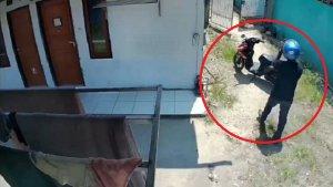 BREAKING-NEWS-Pria-Terekam-CCTV-Curi-Celana-Dalam-Wanita-di-Baruga-Kendari-Sulawesi-Tenggara.jpg