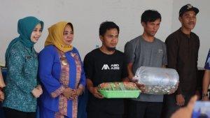 Bantuan-Benih-Sayuran-dan-Ikan-Diberikan-ke-Petani-di-Koltim-Upaya-Tekan-Inflasi-dan-Cegah-Stunting.jpg