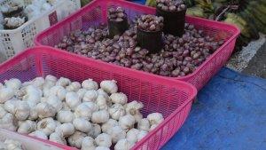 Bawang-merah-dan-putih-dijual-di-Pasar-Motui-Kecamatan-Motui-Konawe-Utara-Sulawesi-Tenggara.jpg