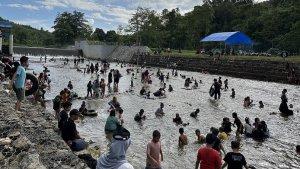 Bendungan-Ameroro-di-Uepai-Konawe-Sulawesi-Tenggara-Dipadati-Wisatawan-Libur-Tahun-Baru-2025.jpg