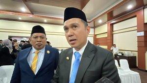 Bupati-Kolaka-Amri-Jamaluddin-saat-diwawancarai-TribunnewsSultracom-Rabu-2342025-di-Kendari.jpg