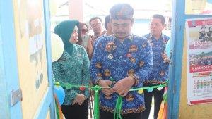 Bupati-Kolaka-Timur-Abdul-Azis-Resmikan-Kelompok-BKB-HIU-dan-Launching-Dapur-Sehat-Atasi-Stunting.jpg