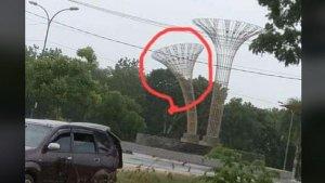 Dampak-Hujan-Deras-dan-Angin-Kencang-Lampu-Hias-Jalan-di-Konawe-Selatan-Rp748-Juta-Nyaris-Roboh.jpg