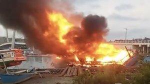 Detik-detik-Kapal-Terbakar-di-Sekitar-Jembatan-Teluk-Kendari-Sulawesi-Tenggara-Begini-Kata-Saksi.jpg