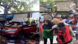 Detik-detik-Kecelakaan-Mobil-Honda-BR-V-di-Baubau-Sulawesi-Tenggara-Tabrak-Warung-Manisan.jpg