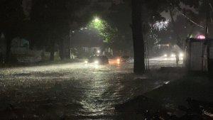 Diguyur-Hujan-Deras-Ruas-Jalan-di-Korumba-Mandonga-Kendari-Sulawesi-Tenggara-Terendam-Banjir.jpg