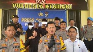 Dua-pelaku-pembunuhan-berencana-berkedok-begal-sadis-di-Kota-Kendari-dihadirkan-Polresta-Kendari.jpg
