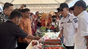 Gubernur-ASR-Target-Pasar-Tani-Merata-17-Daerah-se-Sulawesi-Tenggara-Jaga-Harga-Pangan-Stabil.jpg