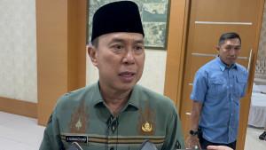 Gubernur-Sulawesi-Tenggara-Andi-Sumangerukka-saat-diwawancara-di-Kendari-soal-sekolah-garuda.jpg
