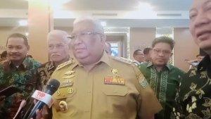 Gubernur-Sulawesi-Tenggara-Sultra-Ali-Mazi-saat-ditemui-TribunnewsSultracom.jpg
