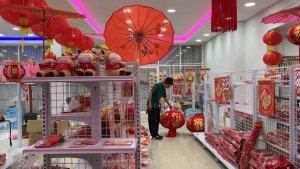 Harga-Pernak-Pernik-Imlek-2025-di-Kendari-Sulawesi-Tenggara-Angpao-Payung-hingga-Lampion.jpg