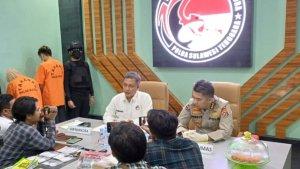 IRT-Asal-Konawe-Selatan-Diringkus-Polisi-Saat-Transaksi-Sabu-di-Kantor-Jasa-Pengiriman-Kendari.jpg