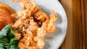 Ilustrasi-penampakan-menu-sahur-udang-goreng-telur-asin.jpg