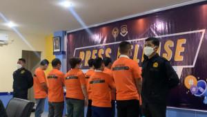 Imigrasi-deportasi-31-WNA-Vietnam-dari-Baubau-Sulawesi-Tenggara.jpg