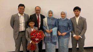 Istri-Ruksamin-Nurponirah-dilantik-jadi-anggota-DPRD-Sulawesi-Tenggara-periode-2024-2029.jpg