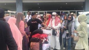 Jemaah-haji-Provinsi-Sulawesi-Tenggara-kloter-29-tiba-di-Bandara-Halu-Oleo-Kendari.jpg