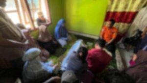 Jenazah-bocah-yang-tenggalm-di-Pantai-Nambo-Kendari-Sulawesi-Tenggara-kembali-ke-keluarga.jpg