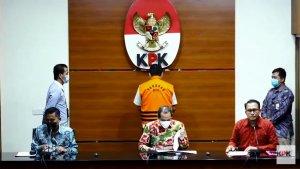 KPK-tahan-Kepala-BKPSDM-Muna-Sukarman-Loke-Rusdianto-Emba-tersangka-kasus-PEN-Koltim.jpg