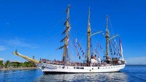 KRI-Dewaruci-Sandar-di-Pelabuhan-Murhum-Baubau-Sulawesi-Tenggara.jpg