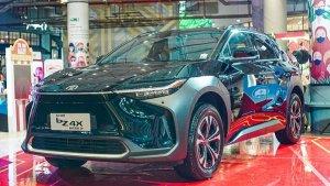 Kalla-Toyota-Carnaval-Sukses-Digelar-Catat-Penjualan-Kendaraan-Tumbuh-25-Persen.jpg
