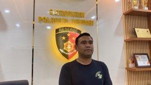 Kasat-Reskrim-Polresta-Kendari-AKP-Nirwan-Fakaubun-saat-diwawancarai-TribunnewsSultra.jpg