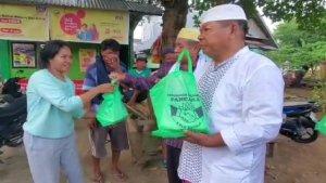 Keluarga-Pancana-Sultra-di-Baubau-bagi-bagi-sembako-11112022.jpg