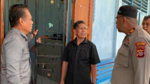 sultra/Kepala-Sekolah-SMA-N-1-Sampolawa-Ajis-saat-menjelaskan-kronologi-kejadian.jpg