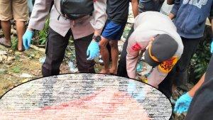 Kepolisian-mengevakuasi-mayat-yang-ditemukan-di-sungai.jpg