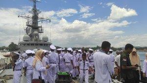 Keseruan-Siswa-SMA-dan-SMK-di-Kendari-Sultra-Study-Tour-ke-KRI-Abdul-Halim-Perdanakusuma-335.jpg