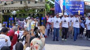 Keseruan-jalan-santai-halal-bihalal-Mantan-Gubernur-Sulawesi-Tenggara-Nur-Alam-di-Baubau.jpg