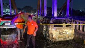 Kronologi-Mobil-Terbakar-di-Jembatan-Pasar-Baru-Kendari-Sulawesi-Tenggara-Diawali-Keluarnya-Asap.jpg