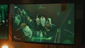Lirik-Lagu-MEGAVERSE-Stray-Kids-Terjemahan-Indonesia-Eunhagyee-Ullyeo-Peojineun-Uri-Eumak-Sori.jpg