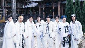 Lirik-Lagu-Walkin-On-Water-Stray-Kids-Single-Album-Spesial-Baru-HOP-Lengkap-Terjemahan-Indonesia.jpg