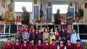 Mahasiswa-Unsultra-Ikuti-Kuliah-Umum-BPDP-Kelapa-Sawit-Ciptakan-SDM-Unggul-Kerja-Sama-BPJS-Kendari.jpg