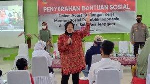 Menteri-Sosial-Tri-Rismaharini.jpg