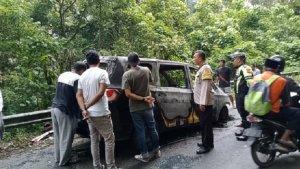 Mobil-Wuling-Terbakar-Diduga-Akibat-Korsleting-di-Baubau-Sulawesi-Tenggara-Angkut-Empat-Penumpang.jpg