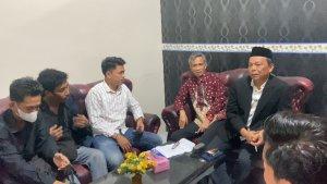 Paslon-Gubernur-Sulawesi-Tenggara-Dilapor-ke-Bawaslu-Sultra-Dugaan-Politik-Uang-dan-Kumpulkan-Kades.jpg